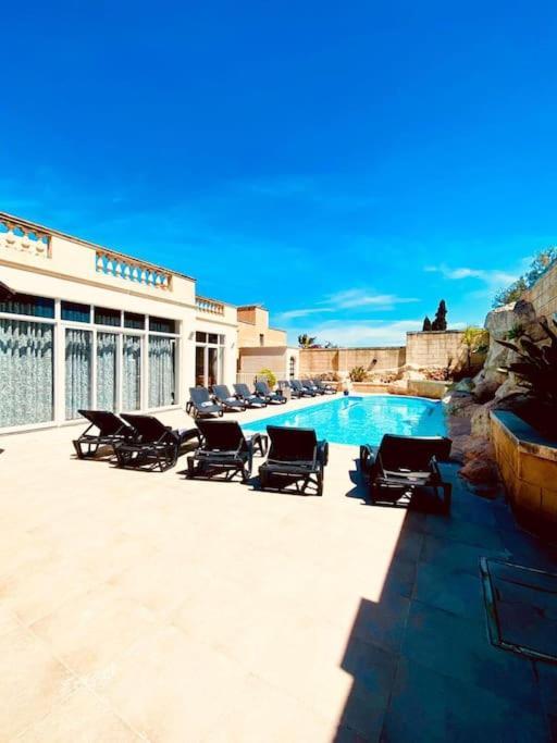 Velver Mansion, Malta - Luxury Villa With Pool Нашшар Экстерьер фото